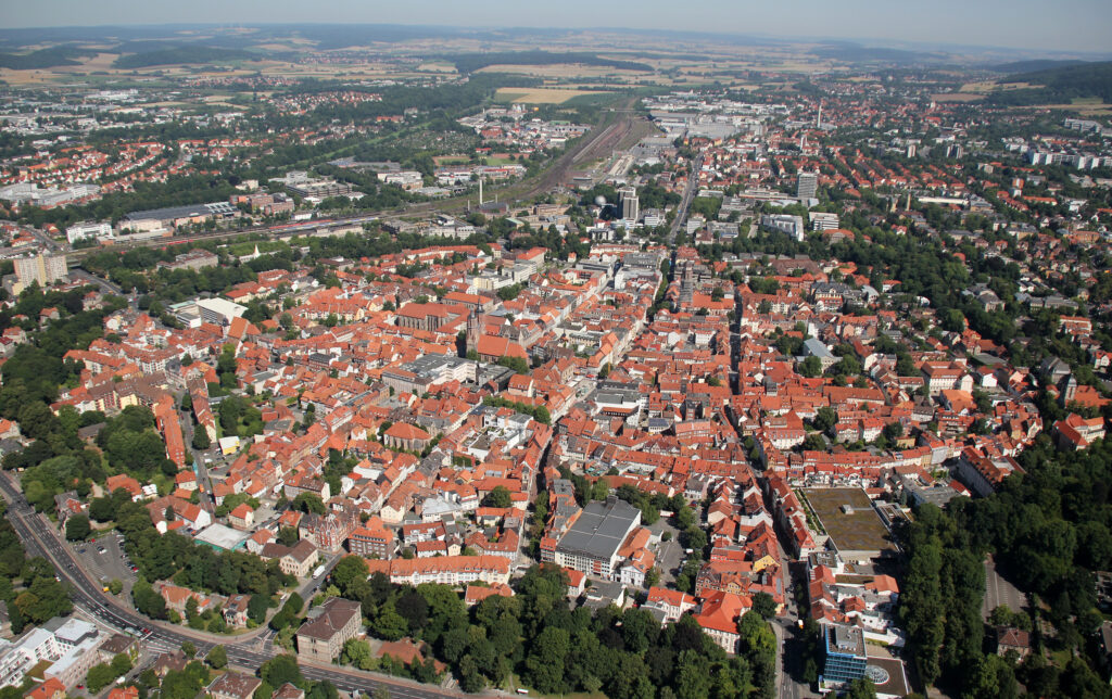 Blick auf Stadt Göttingen als Symbolbild für Immobilienmakler Göttingen